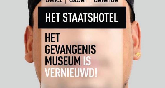 Een reclame poster van het museum met de tekst dat het Gevangenis museum vernieuwd is.