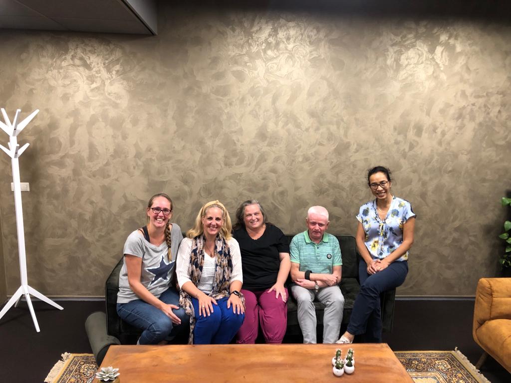 Foto van het bestuur met van links naar rechts Elvera, Mirjam, Francis, Wim en Gracia. Raimond ontbreekt op deze foto.