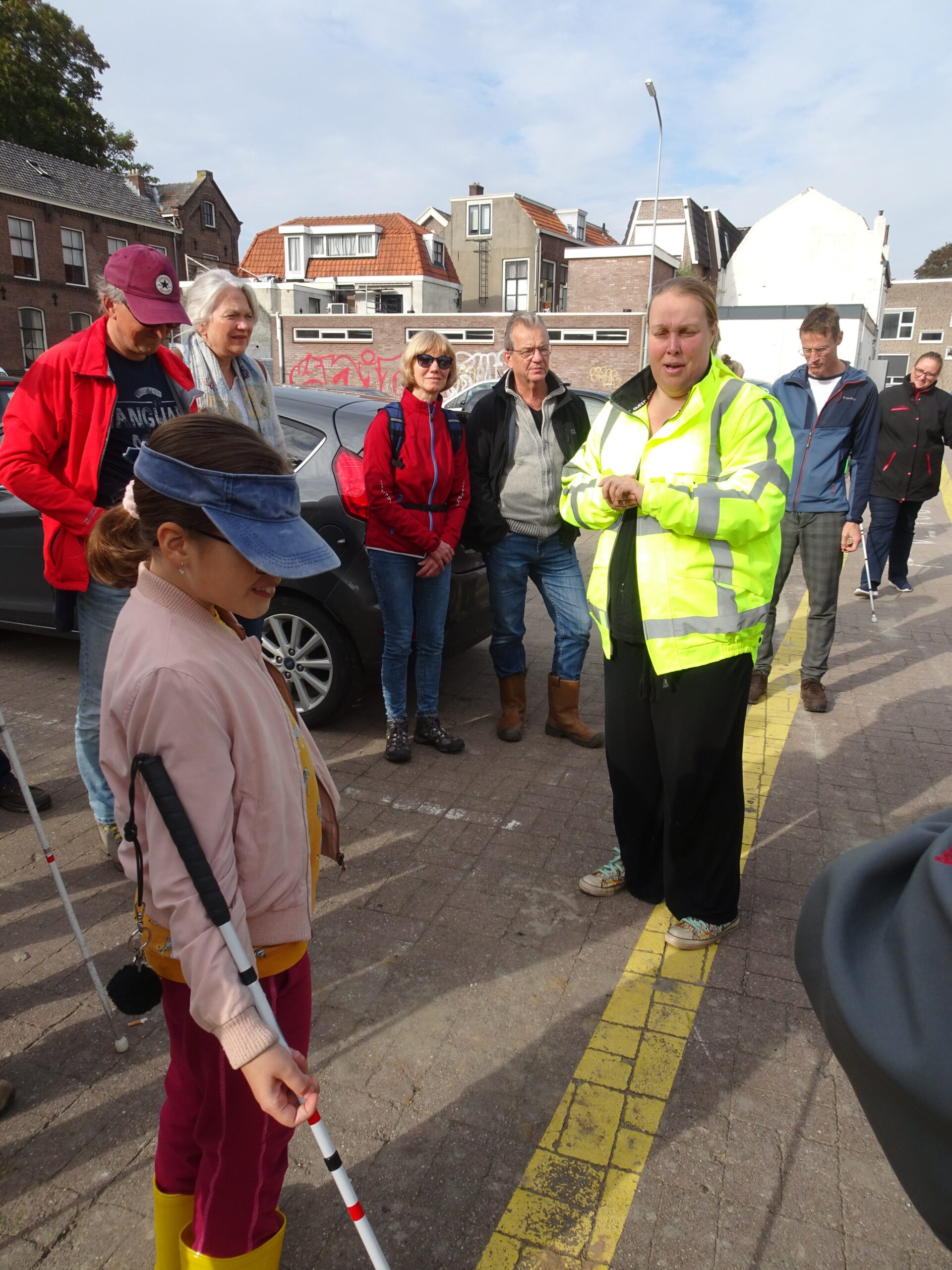 Gastvrouw Ilse van de gemeente Tiel heet iedereen welkom