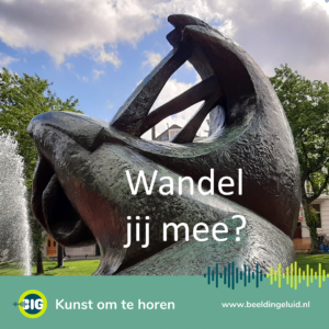 Foto van een details van een bronzen beeld met de tekst: wandel je mee? Logo BiG - Kunst om te horen.